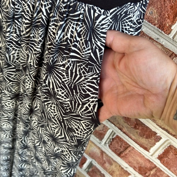 Weston black and white stretch rayon tank jumpsuit with v back. Size small - Picture 3 of 14